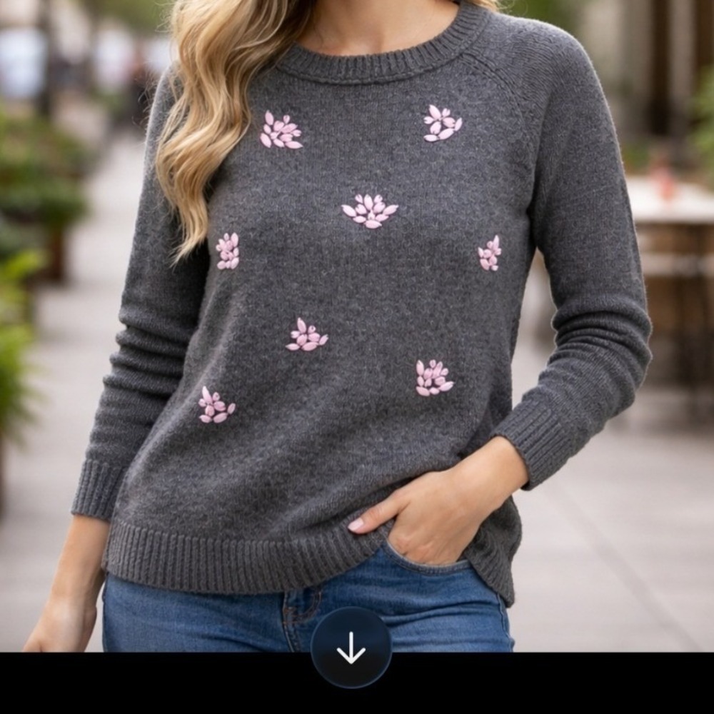 LOFT Outlet Gray Embellished Floral Jewel Pullover Sweater Womens Small Raglan‎